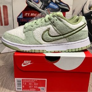 New Nike Dunk Low “Honeydew Fleece” Women’s size 7W DQ7579-300